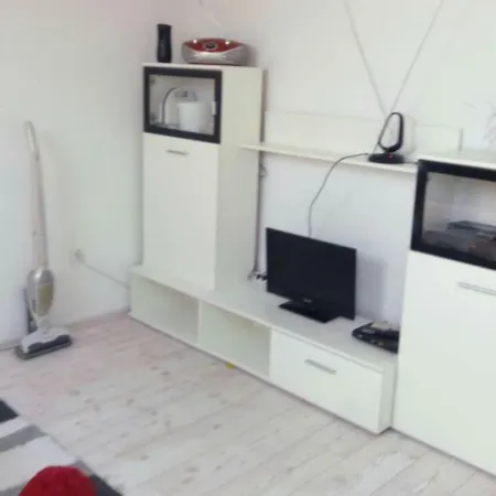Ulica Milana Smokvine Tvrdog 2 Apartament